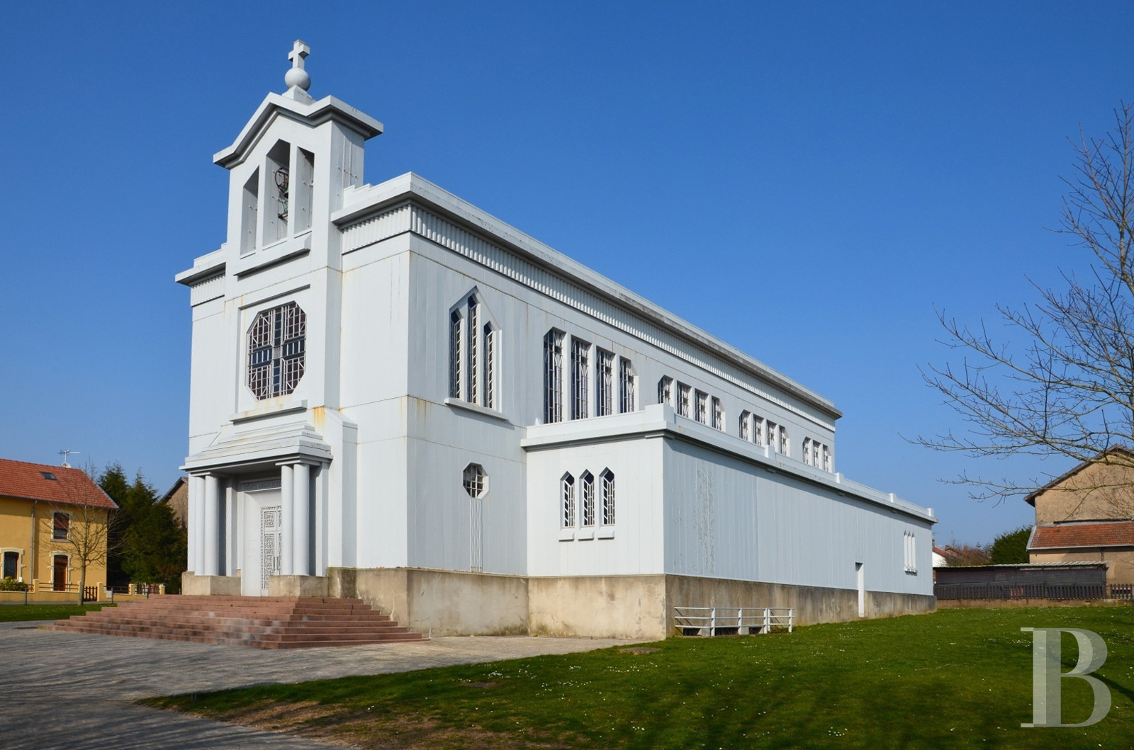À Crusnes, en Meurthe-et-Moselle, à proximité du Luxembourg, une église d'un style unique ouverte à tout projet culturel ou commercial - photo  n°1
